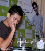 组图：刘雅仁见面会亲切随和 陪粉丝同看《变3》