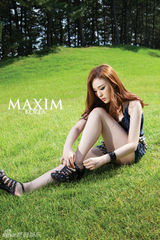 组图：韩星吉荷拉登《Maxim》 ”蓝妹妹“穿上身