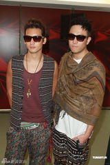 组图：容祖儿力撑谢霆锋 阿娇追忆Twins出道演出