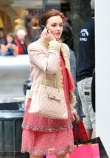 组图：《绯闻女孩》热拍 莉顿-梅斯特片场过公主瘾