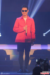 张国荣纪念演唱会 张敬轩雌雄同体梁朝伟深情