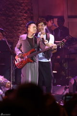 组图：黄家强给家驹亲笔信曝光 感性称现在很好