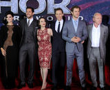 组图：《雷神2》好莱坞首映 抖森帅气骑摩托