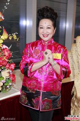 组图：薛家燕借出游了解子女恋情