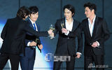 幻灯图：张东健李秉宪宋承宪元彬四大天王日本聚首