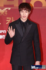 组图：《2012SBS演技大赏》孙贤株夺魁