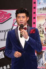 组图：台湾电影联合造势 郭书瑶秀美腿发红包