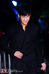 高清组图：金秀贤获大众文化奖 EXO-K等热唱助阵