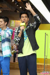 组图：彭于晏运动装亮相帅气抢镜