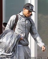 组图：蕾哈娜与男友共度良宵“尽性”而归