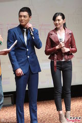 组图：韩雪遇裸男粉丝强抱 间接承认有男友