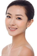 组图：万茜裸妆写真曝光 清新大气展温暖笑容