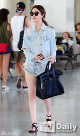 组图：李多海机场时尚夺目 牛仔装热裤抢镜