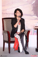 组图：刘若英为新专辑庆功 低调谈婚姻生活