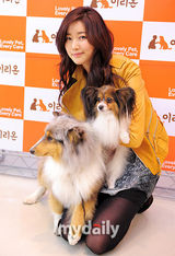 组图：韩国女艺人金莎朗参加宠物网站宣传