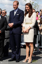 组图：威廉王子与凯特王妃访问加拿大首秀曲棍球