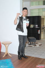 组图：黄宗泽与胡杏儿零交流 劝周丽淇快嫁