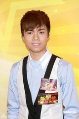 幻灯图：张敬轩录制节目 关楚耀吸毒后首公开现身