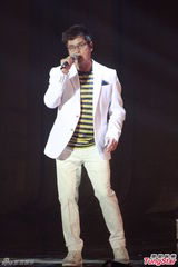 组图：慈善晚会谭咏麟等献唱 港姐冠军亮相庆功