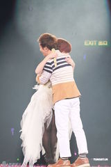 组图：梁静茹演唱会落幕 与表哥同台合唱