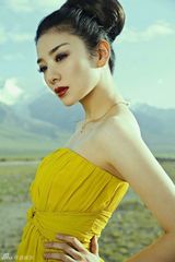 组图：黄奕拍芭莎大片 可可西里展西域风情