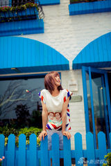 组图：李菲儿微表情写真 古灵精怪与阳光共舞