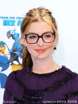 组图：《里约大冒险》首映 安妮-海瑟薇变学生妹