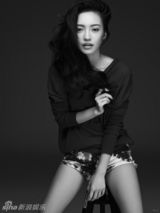 组图：顾璇新写真猫样迷人 展露慵懒优雅气质