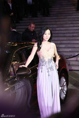 组图：吴镇宇时尚盛典帅气 钟丽缇绿裙秀性感