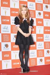 高清组图：f(x)SHINee等闪耀首尔歌谣大奖红毯