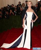 组图：塞隆红毯长裙坠地优雅 西恩-潘绅士风范