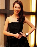 高清：范文芳婚后出席活动 黑色礼服笑容甜美