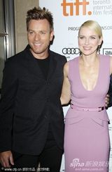 《惊天巨啸》首映 娜奥米-沃茨深V秀美乳