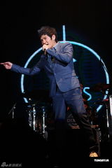 组图：曹格携乐团爵士开唱向听众致谢