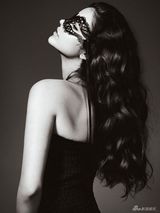 组图：嫩模芭芭拉化身兔女郎 蕾丝眼罩性感神秘