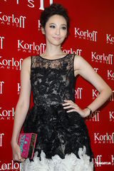 高清组图：吴佩慈黑白色拼接蕾丝礼服甜美亮相