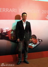 组图：硬汉邵兵助阵F1赛型酷气场受追捧