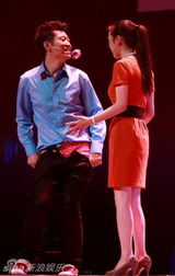 组图：话剧版《非诚勿扰》首演 潘长江巩汉林助阵