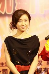 高清组图：《异度公寓》开机 萧蔷收999朵玫瑰