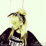 组图：BB成员GD与2NE1成员CL微博批量晒美图