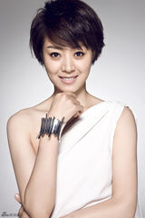 组图：范志博写真端庄雅致 裸妆上阵气质亲和