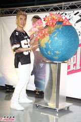 组图：任贤齐欲包岛补婚礼 感谢女友一路相陪