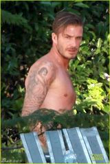 组图：贝克汉姆拍广告半裸秀强壮胸肌