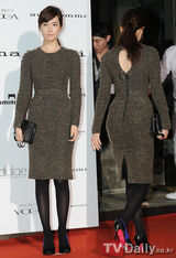 组图：韩组合f(x)SHINee等齐聚展青春时尚气息