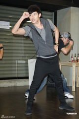 组图：Lollipop F苦练流行音乐奖特别表演