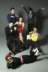 高清图：韩星金玉彬挑战朋克音乐 火红礼服拍写真