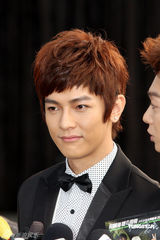 幻灯图集：飞轮海携手具惠善拍MV 被赞帅过韩版F4 