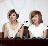 高清图：组合miss A任宣传大使 甜美装扮亲和亮相