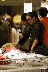 高清组图：杜晓婷购物中心采购被拍