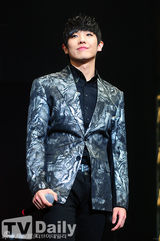 组图：韩团MBLAQ日本开唱 不顾形象大做鬼脸